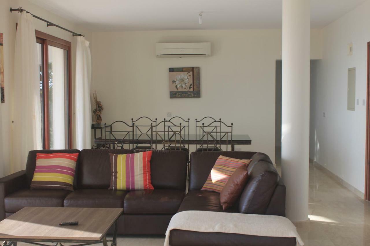Martika Luxury Villa Agia Marina  ภายนอก รูปภาพ