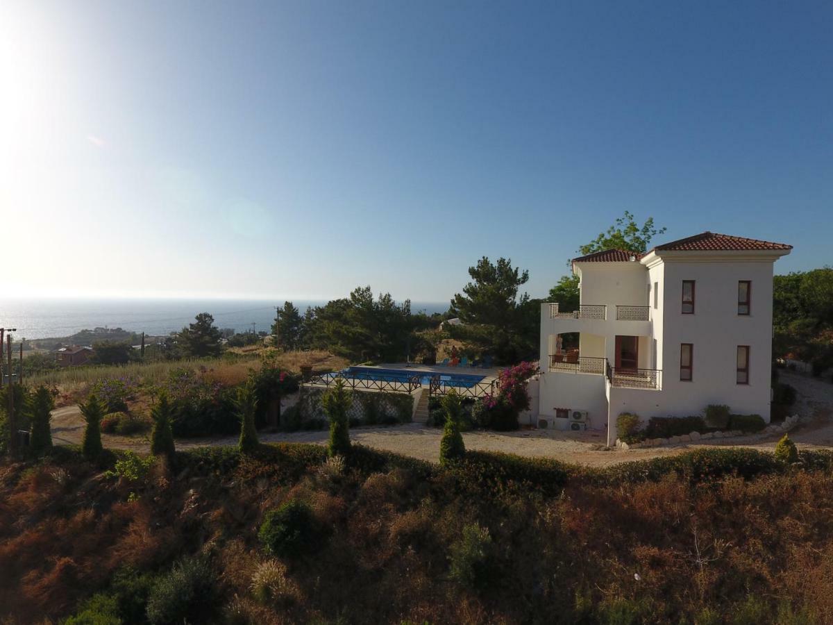 Martika Luxury Villa Agia Marina  ภายนอก รูปภาพ