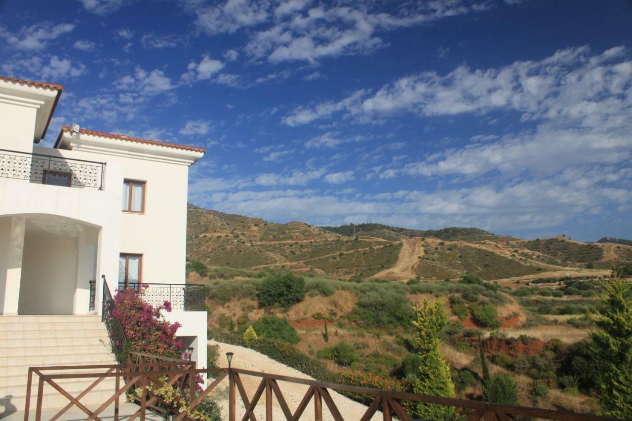 Martika Luxury Villa Agia Marina  ภายนอก รูปภาพ